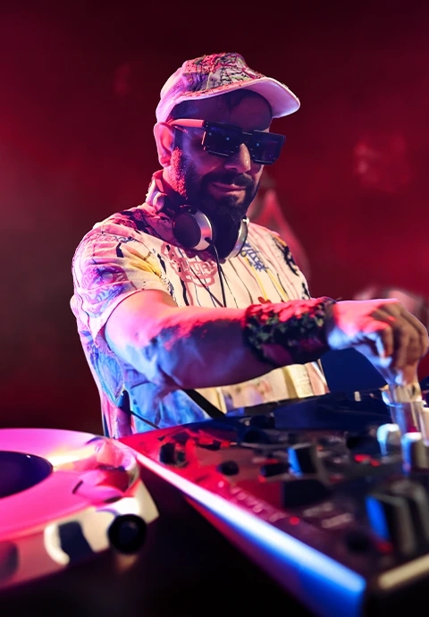 Dj Hakan Küfündür ile 90lar ve 2000ler Türkçe Pop Parti